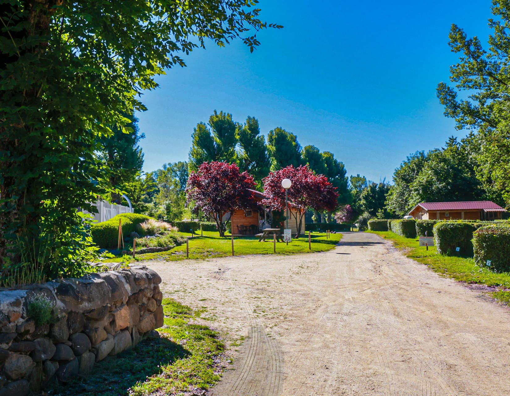Camping estela puy en velay haute loire allées nature
