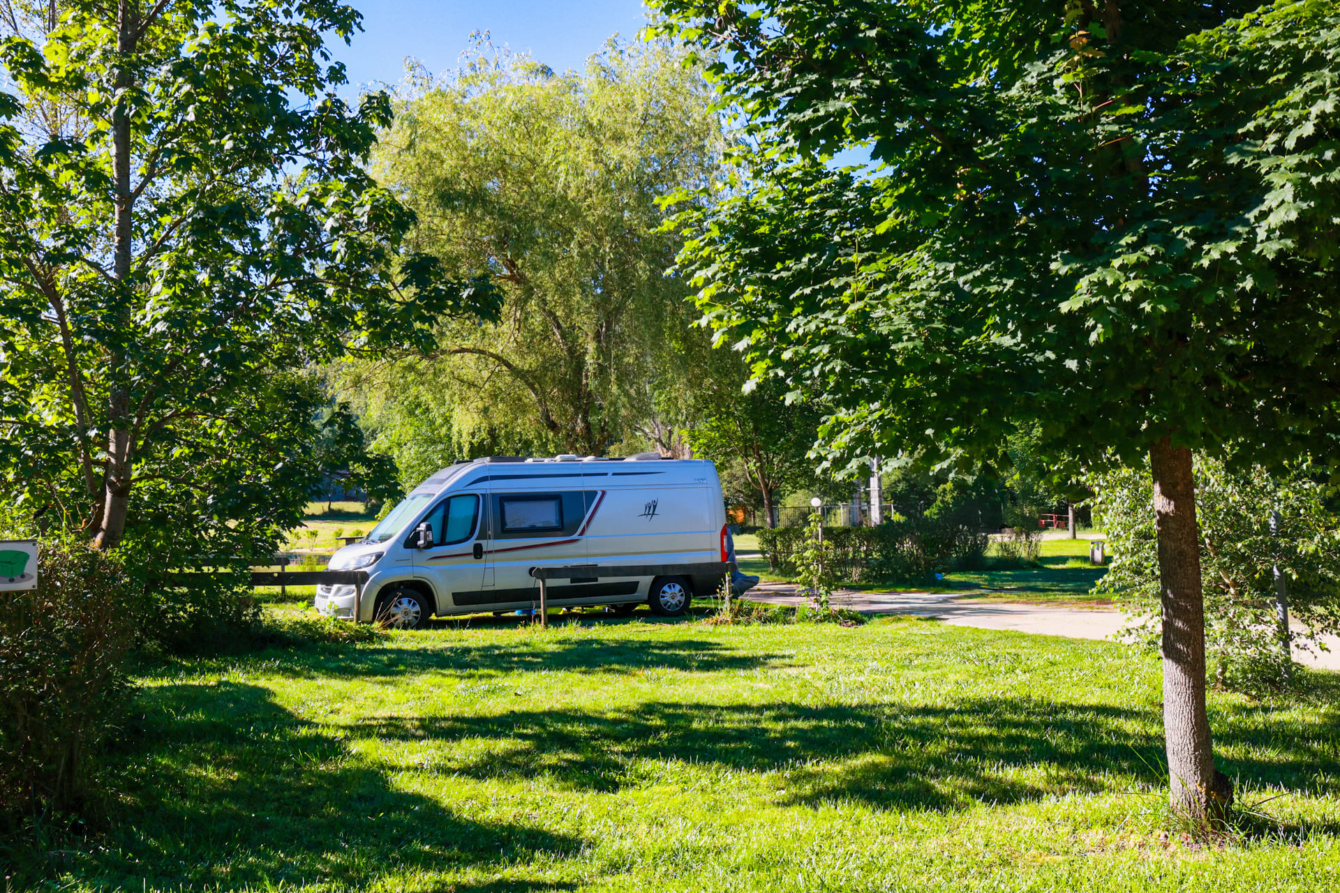 Camping estela puy en velay haute loire emplacement van camping car