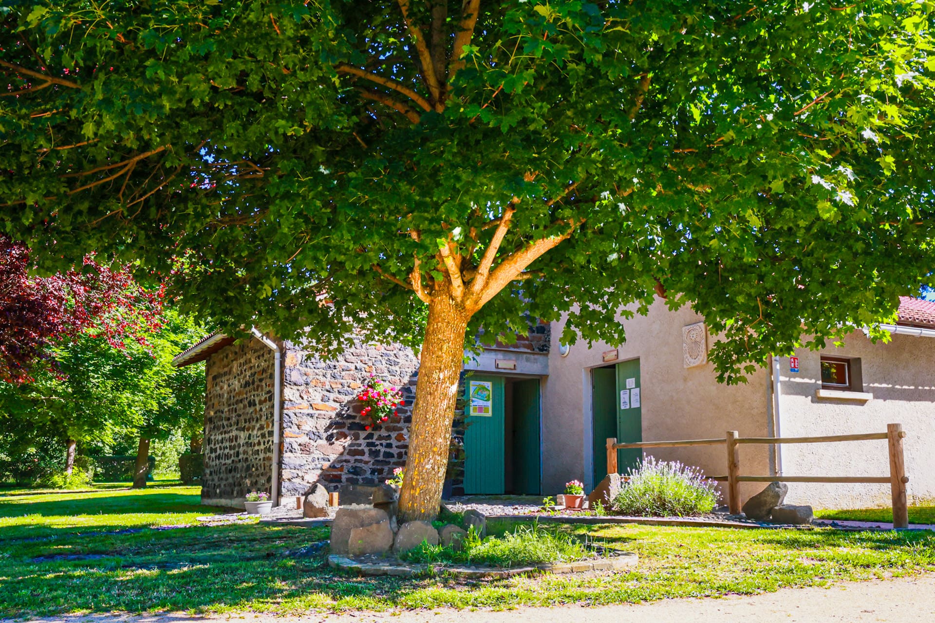 Camping estela puy en velay haute loire reception